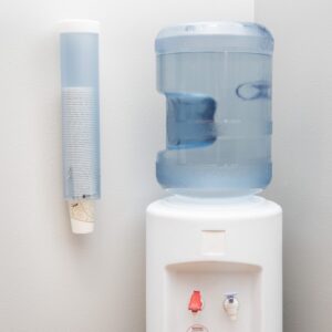 DISPENSADOR DE CONOS/VASOS PARA PARED MOD. C3165TBL SAN JAMAR?